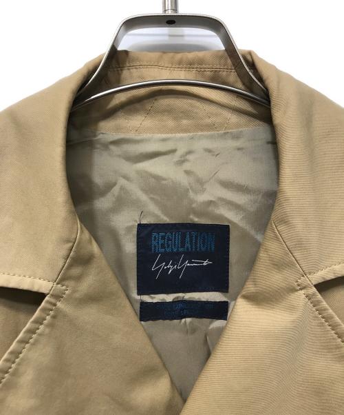 REGULATION Yohji Yamamoto（レギュレーションヨウジヤマモト）REGULATION Yohji Yamamoto (レギュレーションヨウジヤマモト) ダブルスナップ比翼トレンチコート ベージュ サイズ:SIZE 2の古着・服飾アイテム