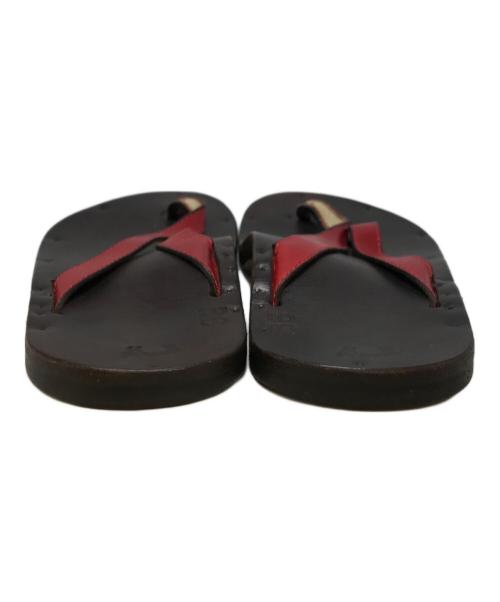 JUTTA NEUMANN（ユッタニューマン）JUTTA NEUMANN (ユッタニューマン) レザートングサンダル ブラック×レッド サイズ:B6の古着・服飾アイテム