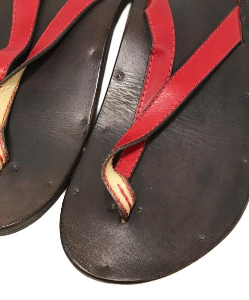 JUTTA NEUMANN（ユッタニューマン）JUTTA NEUMANN (ユッタニューマン) レザートングサンダル ブラック×レッド サイズ:B6の古着・服飾アイテム