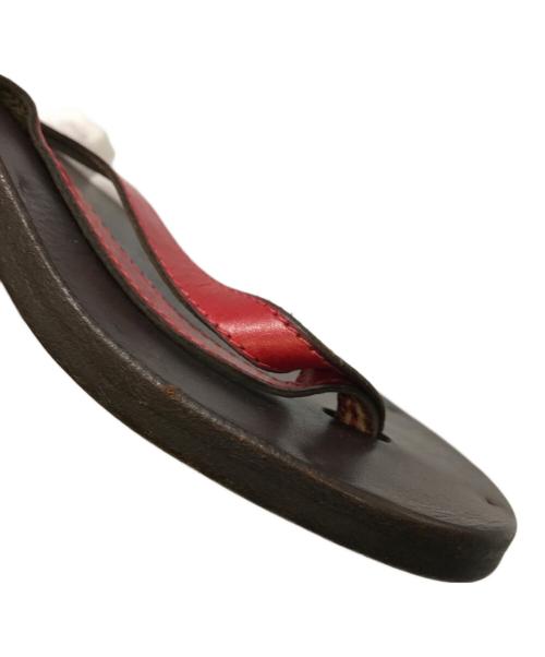 JUTTA NEUMANN（ユッタニューマン）JUTTA NEUMANN (ユッタニューマン) レザートングサンダル ブラック×レッド サイズ:B6の古着・服飾アイテム