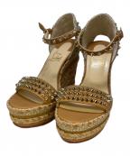 Christian Louboutinクリスチャン・ルブタン）の古着「スタッズ ウェッジソールパンプス」｜ベージュ×ブラウン