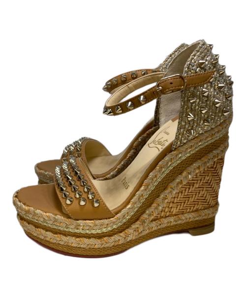 Christian Louboutin（クリスチャン・ルブタン）Christian Louboutin (クリスチャン・ルブタン) スタッズ ウェッジソールパンプス ベージュ×ブラウン サイズ:SIZE 34の古着・服飾アイテム