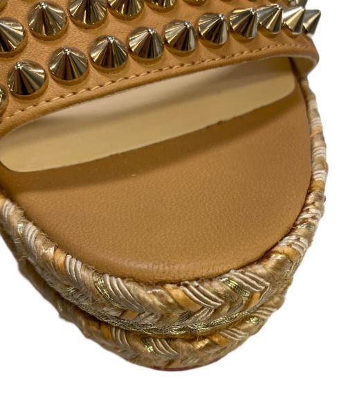 Christian Louboutin（クリスチャン・ルブタン）Christian Louboutin (クリスチャン・ルブタン) スタッズ ウェッジソールパンプス ベージュ×ブラウン サイズ:SIZE 34の古着・服飾アイテム