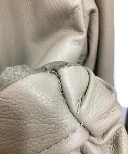 BOTTEGA VENETA（ボッテガベネタ）BOTTEGA VENETA (ボッテガベネタ) ディアスキンパデットコート ベージュ サイズ:46の古着・服飾アイテム