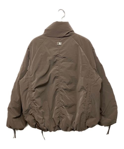 MLB（エムエルビー）MLB (エムエルビー) Crop Basic Curve Padding CLE ブラウン サイズ:Sの古着・服飾アイテム