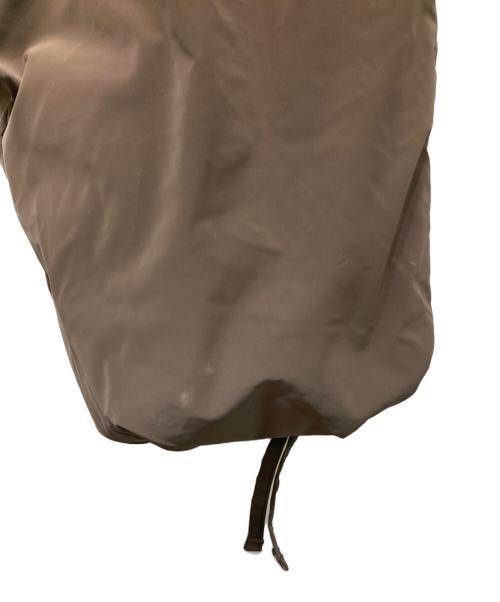 MLB（エムエルビー）MLB (エムエルビー) Crop Basic Curve Padding CLE ブラウン サイズ:Sの古着・服飾アイテム