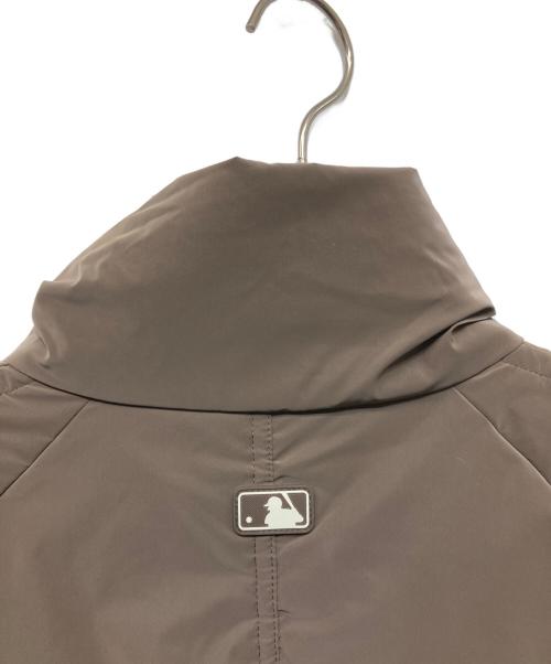 MLB（エムエルビー）MLB (エムエルビー) Crop Basic Curve Padding CLE ブラウン サイズ:Sの古着・服飾アイテム