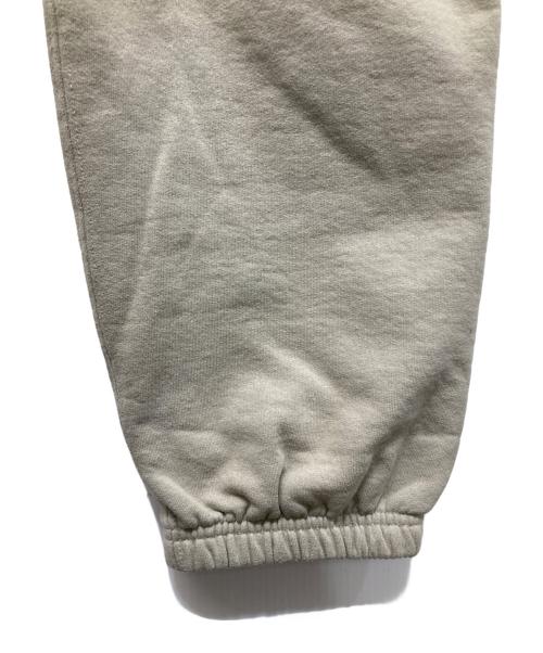 SUPREME（シュプリーム）Supreme (シュプリーム) Small Box Sweatpant ベージュ サイズ:SIZE Mの古着・服飾アイテム