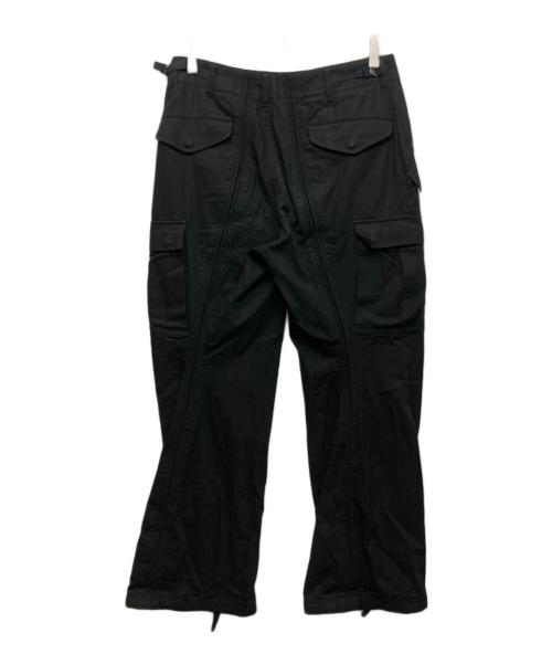 NVRFRGT（ネヴァーフォーゲット）NVRFRGT (ネヴァーフォーゲット) CENTER SEAM CURVED 3D CARGO PANTS ブラック サイズ:SIZE 1の古着・服飾アイテム