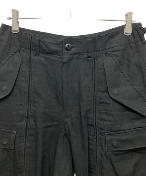 NVRFRGT（ネヴァーフォーゲット）NVRFRGT (ネヴァーフォーゲット) CENTER SEAM CURVED 3D CARGO PANTS ブラック サイズ:SIZE 1の古着・服飾アイテム