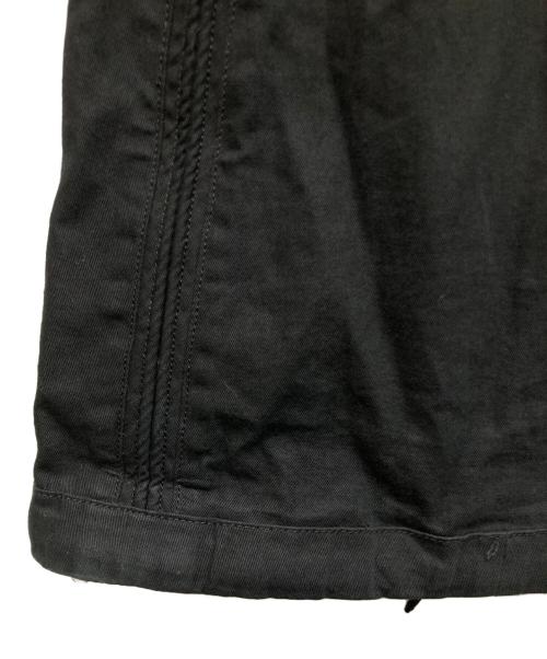 NVRFRGT（ネヴァーフォーゲット）NVRFRGT (ネヴァーフォーゲット) CENTER SEAM CURVED 3D CARGO PANTS ブラック サイズ:SIZE 1の古着・服飾アイテム