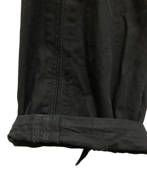 NVRFRGT（ネヴァーフォーゲット）NVRFRGT (ネヴァーフォーゲット) CENTER SEAM CURVED 3D CARGO PANTS ブラック サイズ:SIZE 1の古着・服飾アイテム