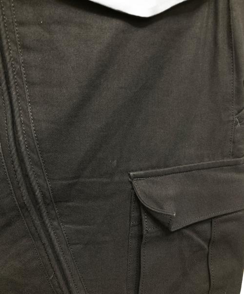 NVRFRGT（ネヴァーフォーゲット）NVRFRGT (ネヴァーフォーゲット) CENTER SEAM CURVED 3D CARGO PANTS ブラック サイズ:SIZE 1の古着・服飾アイテム