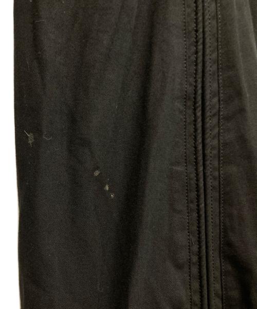 NVRFRGT（ネヴァーフォーゲット）NVRFRGT (ネヴァーフォーゲット) CENTER SEAM CURVED 3D CARGO PANTS ブラック サイズ:SIZE 1の古着・服飾アイテム