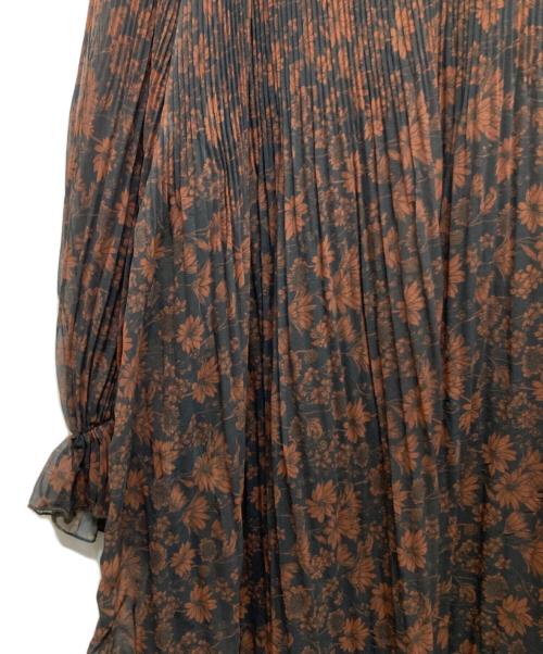 GANNI（ガニー）Ganni (ガニー) プリーツジョーゼットフラワープリントミディドレス ブラック サイズ:36の古着・服飾アイテム