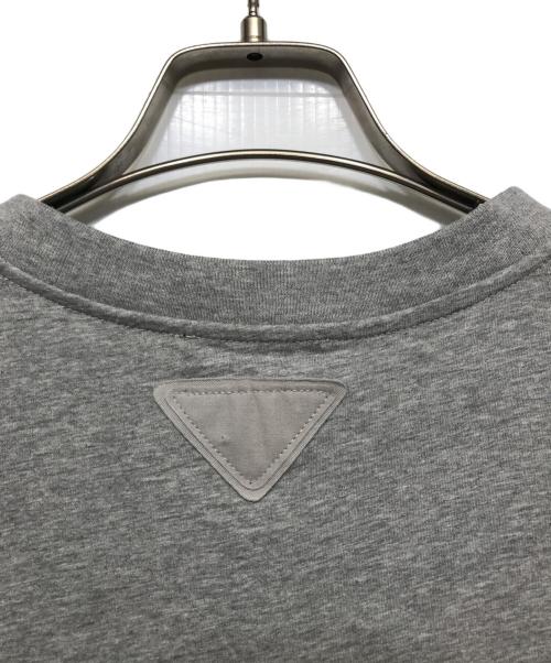 PRADA（プラダ）PRADA (プラダ) V Neck Cotton Tee グレー サイズ:Mの古着・服飾アイテム