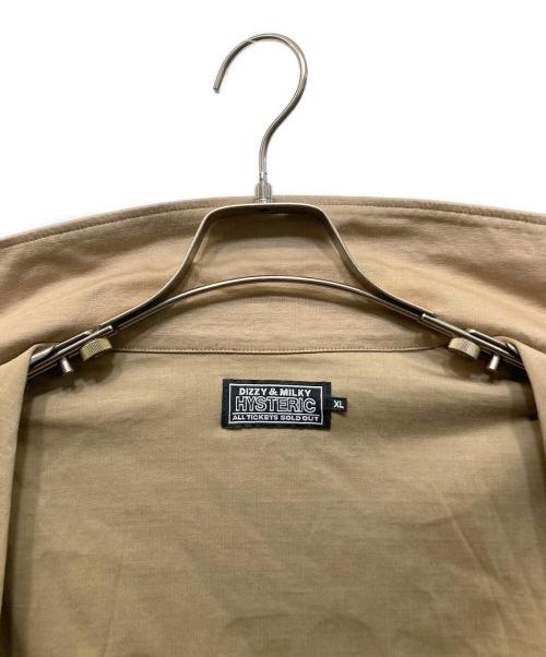 Hysteric Glamour（ヒステリックグラマー）Hysteric Glamour (ヒステリックグラマー) MOTOR CITY MICHIGAN コーチジャケット ベージュ サイズ:XLの古着・服飾アイテム