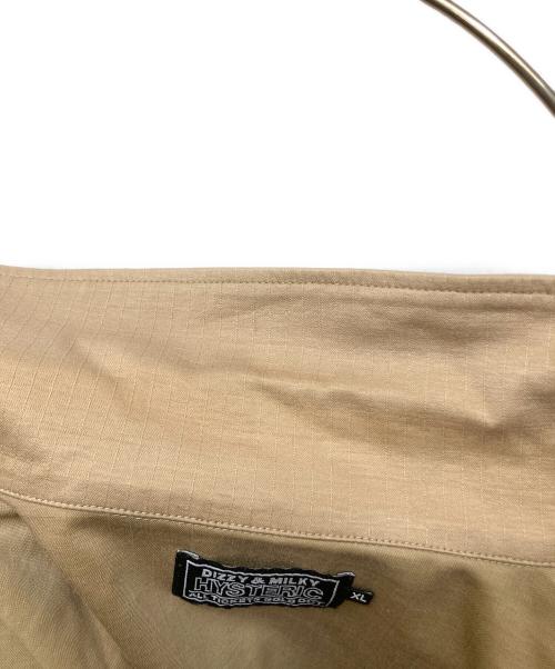 Hysteric Glamour（ヒステリックグラマー）Hysteric Glamour (ヒステリックグラマー) MOTOR CITY MICHIGAN コーチジャケット ベージュ サイズ:XLの古着・服飾アイテム