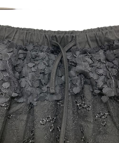 GLOWNY（グロウニー）GLOWNY (グロウニー) LACE RUFFLE MINI SKIRT ブラック サイズ:S 未使用品の古着・服飾アイテム