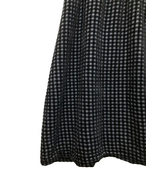 me ISSEY MIYAKE（ミーイッセイ ミヤケ）me ISSEY MIYAKE (ミーイッセイ ミヤケ) フロッキープリント ノースリーブワンピース ブラック×グリーン サイズ:FREEの古着・服飾アイテム