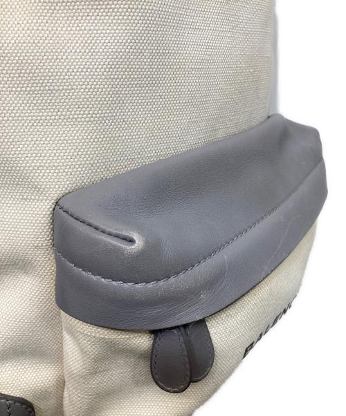 BALENCIAGA（バレンシアガ）BALENCIAGA (バレンシアガ) エクスクルーシブ/バックパック グレー×アイボリーの古着・服飾アイテム