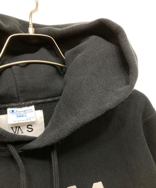 Champion（チャンピオン）Champion (チャンピオン) UNDERCOVER (アンダーカバー) VARIOUS ARTISTS プルオーバーパーカー ブラック サイズ:Sの古着・服飾アイテム