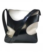 Ferragamoフェラガモ）の古着「カットアウトショルダーバッグ」｜ホワイト×ブラック