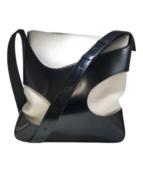 Ferragamo（フェラガモ）Ferragamo (フェラガモ) カットアウトショルダーバッグ ホワイト×ブラックの古着・服飾アイテム