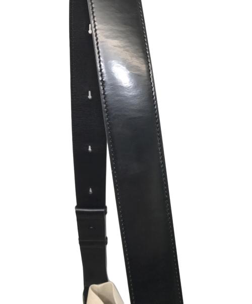 Ferragamo（フェラガモ）Ferragamo (フェラガモ) カットアウトショルダーバッグ ホワイト×ブラックの古着・服飾アイテム