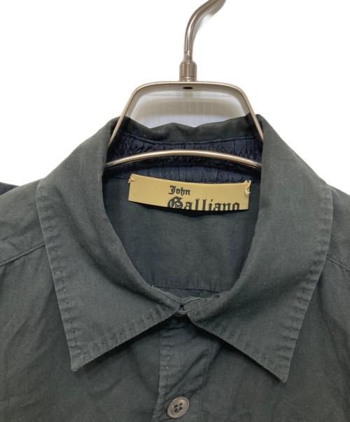JOHN GALLIANO（ジョンガリアーノ）JOHN GALLIANO (ジョンガリアーノ) バックプリントエポレットシャツ ブラック サイズ:44の古着・服飾アイテム