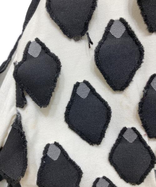 SELF PORTRAIT（セルフ ポートレイト）SELF PORTRAIT (セルフ ポートレイト) 総柄ノースリーブワンピース ホワイト×ブラック サイズ:XSの古着・服飾アイテム