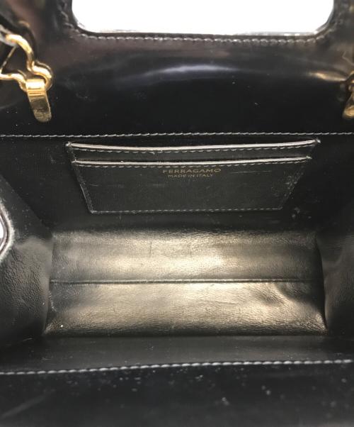 Ferragamo（フェラガモ）Ferragamo (フェラガモ) ワンダ 2WAY ミニバッグ ブラックの古着・服飾アイテム