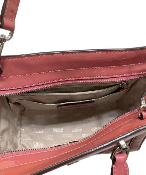MICHAEL KORS（マイケル・コース）MICHAEL KORS (マイケル・コース) VIVIANNE SMALL TZ MESSENGER ピンクの古着・服飾アイテム