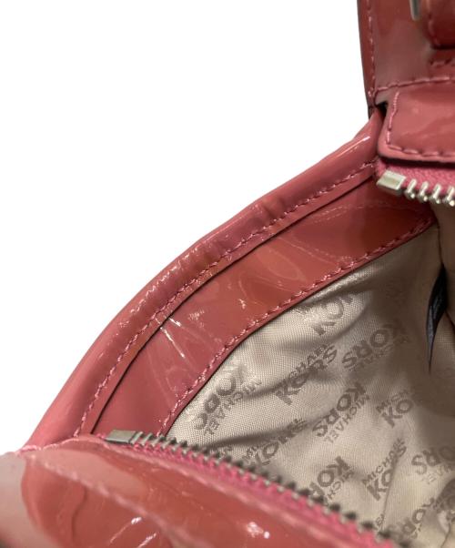 MICHAEL KORS（マイケル・コース）MICHAEL KORS (マイケル・コース) VIVIANNE SMALL TZ MESSENGER ピンクの古着・服飾アイテム