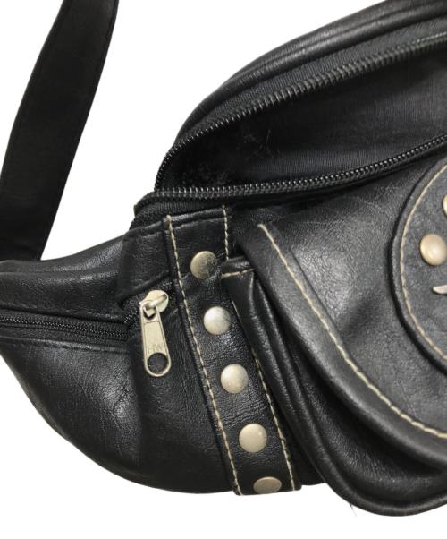 HARLEY-DAVIDSON（ハーレーダビッドソン）HARLEY-DAVIDSON (ハーレーダビッドソン) レザースタッズボディバッグ ブラックの古着・服飾アイテム