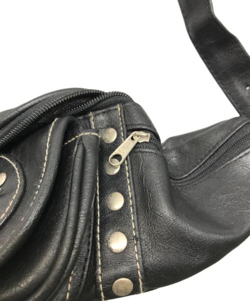 HARLEY-DAVIDSON（ハーレーダビッドソン）HARLEY-DAVIDSON (ハーレーダビッドソン) レザースタッズボディバッグ ブラックの古着・服飾アイテム