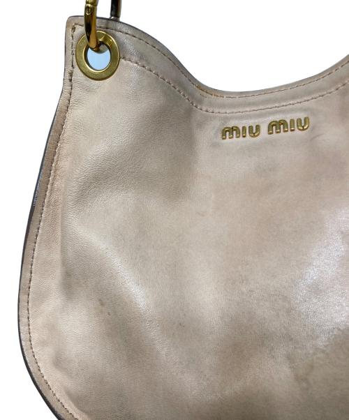 MIU MIU（ミュウミュウ）MIU MIU (ミュウミュウ) ハンドバッグ ベージュの古着・服飾アイテム