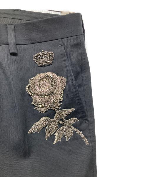 DOLCE & GABBANA（ドルチェ＆ガッバーナ）DOLCE & GABBANA (ドルチェ＆ガッバーナ) 薔薇刺繍パンツ ブラック サイズ:44の古着・服飾アイテム