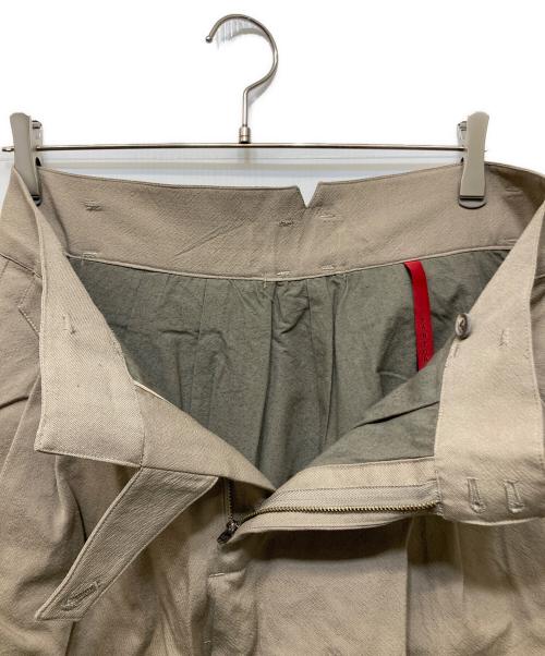 YANTOR（ヤントル）YANTOR (ヤントル) Wool 2-tuck Pants ベージュ サイズ:Mの古着・服飾アイテム
