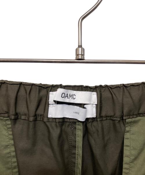 OAMC（オーエーエムシー）OAMC (オーエーエムシー) Cropped Drawcord Trousers カーキ サイズ:Lの古着・服飾アイテム