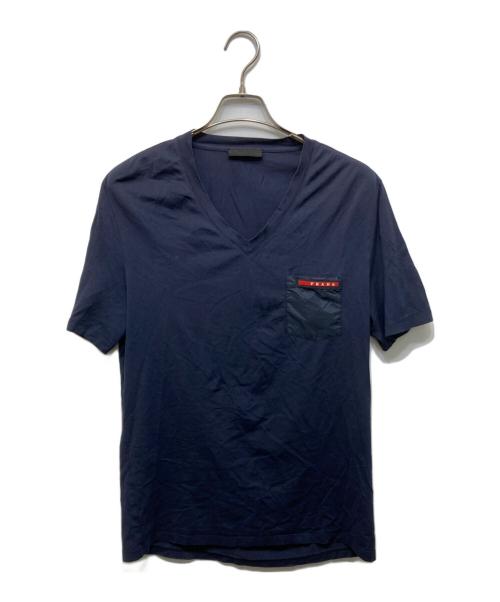PRADA（プラダ）PRADA (プラダ) Ⅴネックラバーロゴ半袖Tシャツ ネイビー サイズ:Mの古着・服飾アイテム