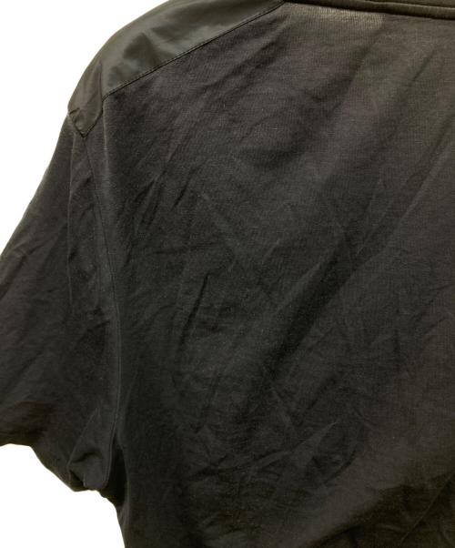 PRADA（プラダ）PRADA (プラダ) Ⅴネックラバーロゴ半袖Tシャツ ネイビー サイズ:Mの古着・服飾アイテム