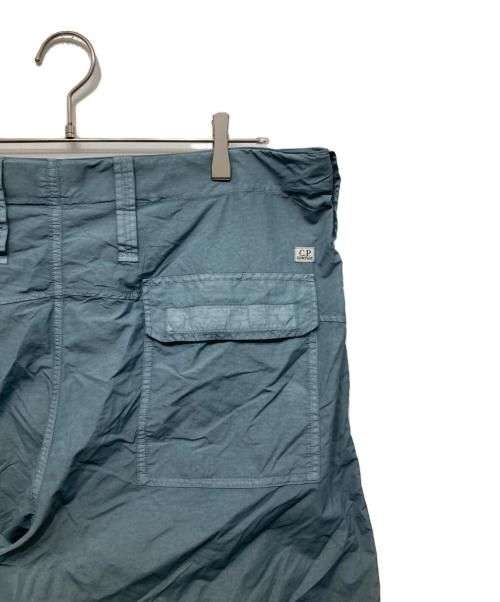 C.P COMPANY（シーピーカンパニー）C.P COMPANY (シーピーカンパニー) Flatt Nylon Thigh Pockets Pants ブルー サイズ:48の古着・服飾アイテム