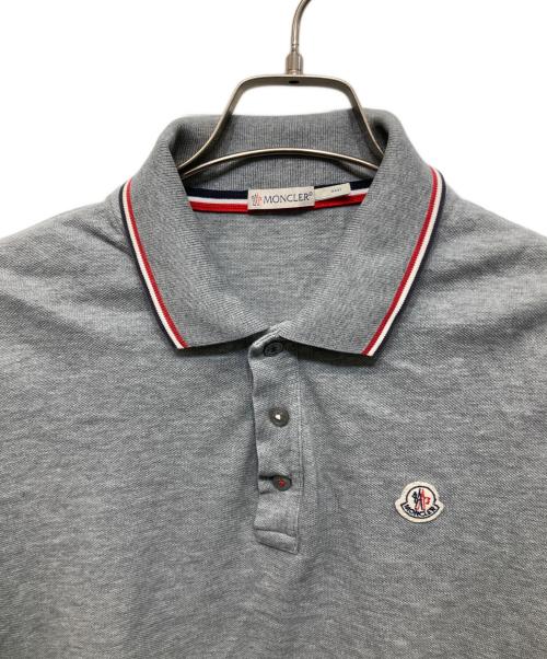 MONCLER（モンクレール）MONCLER (モンクレール) ポロシャツ グレー サイズ:Mの古着・服飾アイテム