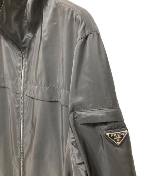 PRADA（プラダ）PRADA (プラダ) ナイロンジャケット Triangle Plate Nylon Hood Jacket ブラック サイズ:58の古着・服飾アイテム
