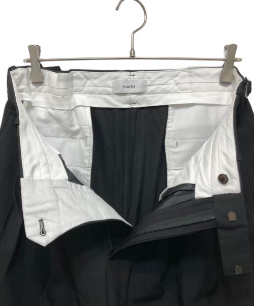 MARKA（マーカ）MARKA (マーカ) TWO TUCK BAGGY TROUSERS -2/60 WASHER WOOL GABARDINE ブラック サイズ:2の古着・服飾アイテム