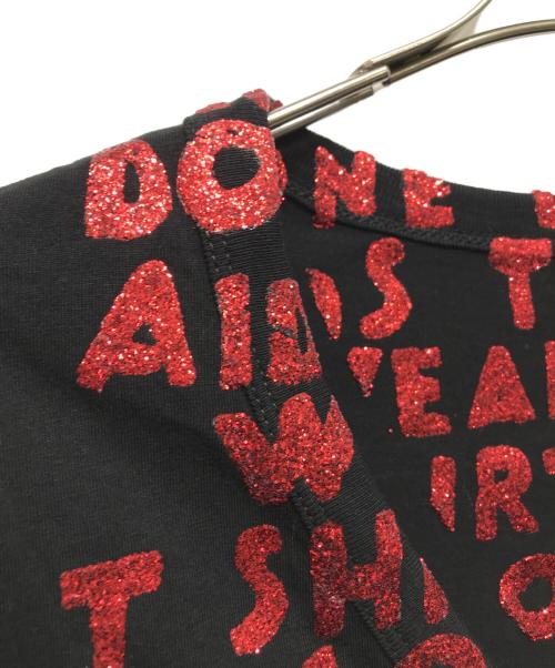 Maison Margiela（メゾンマルジェラ）Maison Margiela (メゾンマルジェラ) エイズTEE ブラック×レッド サイズ:Sの古着・服飾アイテム