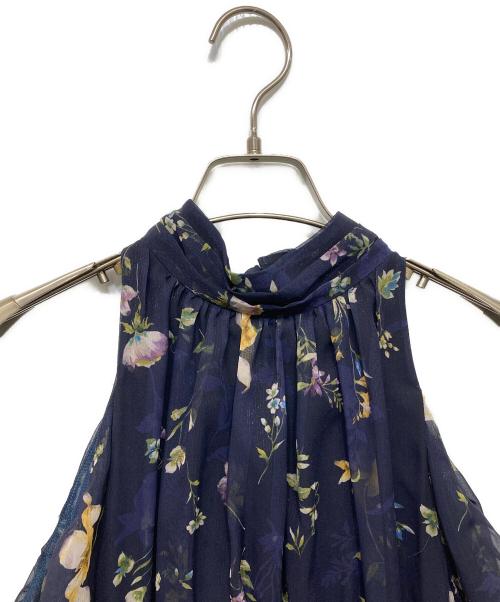 FRAY ID（フレイ アイディー）FRAY ID (フレイ アイディー) フラワープリントオフショルティアードワンピース ネイビーの古着・服飾アイテム