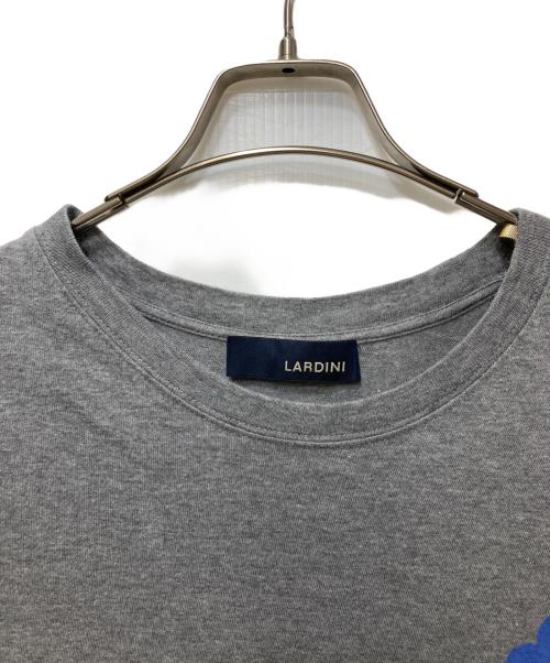 LARDINI（ラルディーニ）LARDINI (ラルディーニ) ロゴ刺繍 ブートニエール柄 ポケットTシャツ　JXLT02 グレー サイズ:Mの古着・服飾アイテム