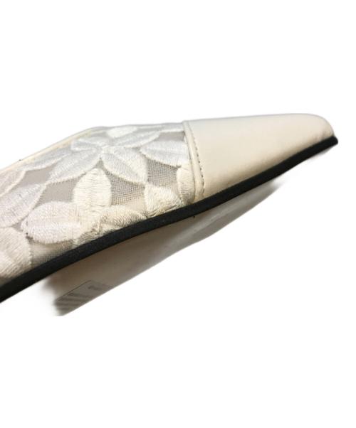 OHGA（オオガ）OHGA (オオガ) ポインテッドトゥ切替パンプス ホワイト サイズ:241/2の古着・服飾アイテム